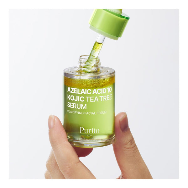 Purito Seoul Azelaic Acid 10 Kojic Tea Tree Serum 30 ml, frasco en la mano